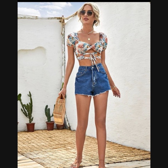 Brand New Small Frenchy Floral Print Tie Front Crop Blouse - Picture 2 of 5